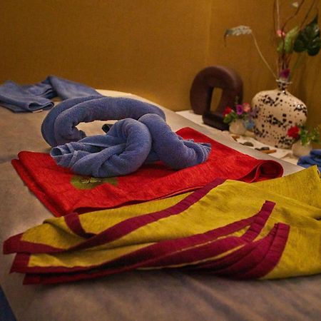 มิลเลเนียม โฮเต็ล แอนด์ คอนเวนชั่น เซ็นเตอร์ คูเวต Hotel Kuwait City ภายนอก รูปภาพ A massage bed