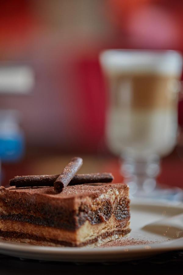 มิลเลเนียม โฮเต็ล แอนด์ คอนเวนชั่น เซ็นเตอร์ คูเวต Hotel Kuwait City ภายนอก รูปภาพ Chocolate and beer