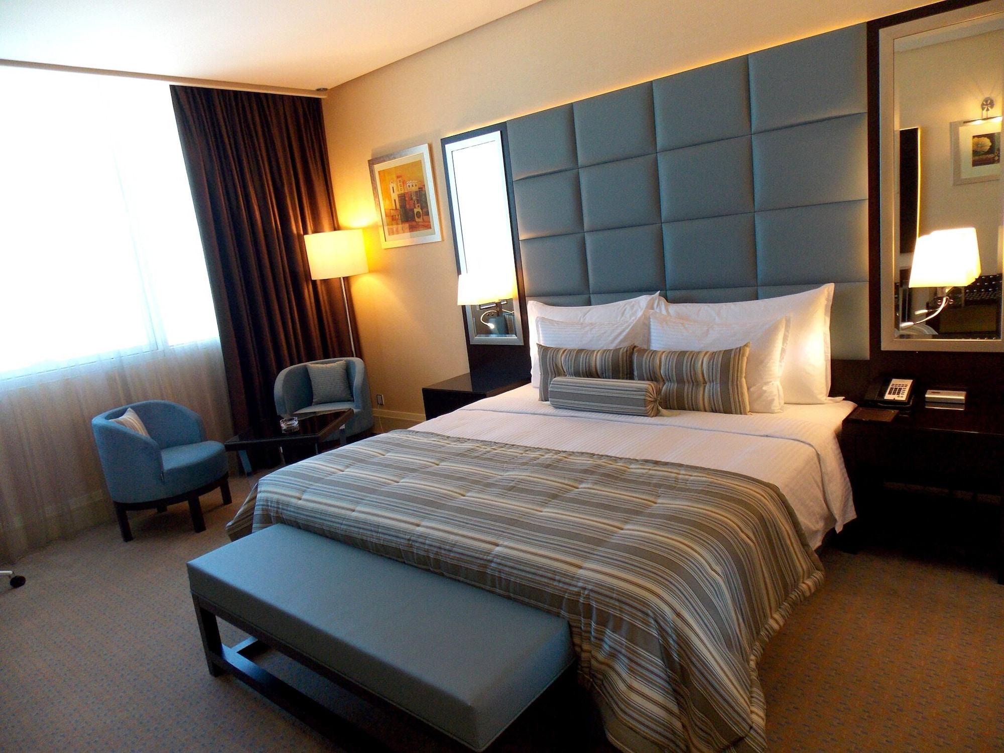 มิลเลเนียม โฮเต็ล แอนด์ คอนเวนชั่น เซ็นเตอร์ คูเวต Hotel Kuwait City ภายนอก รูปภาพ A room at the hotel