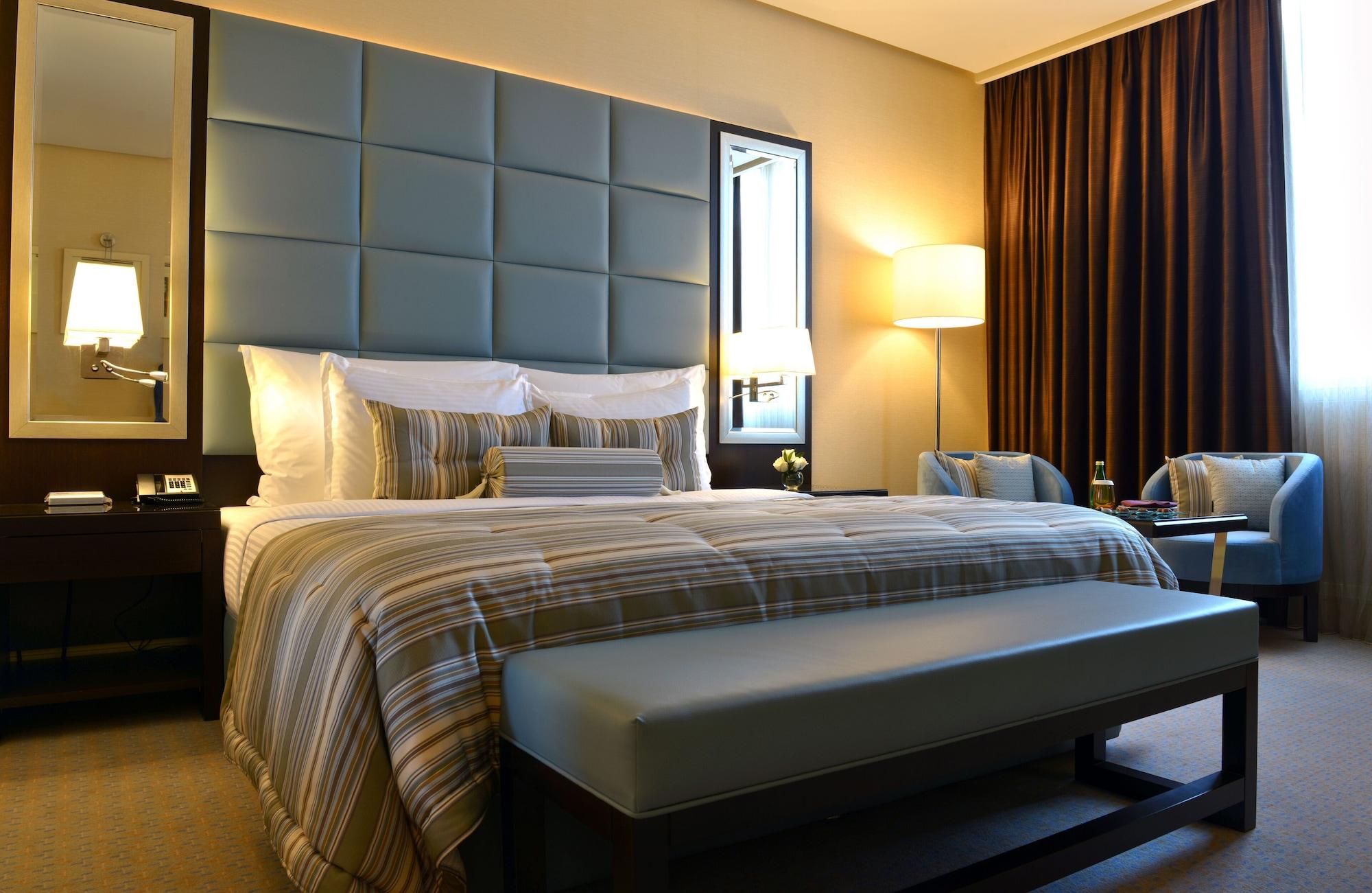มิลเลเนียม โฮเต็ล แอนด์ คอนเวนชั่น เซ็นเตอร์ คูเวต Hotel Kuwait City ภายนอก รูปภาพ A bedroom at the hotel