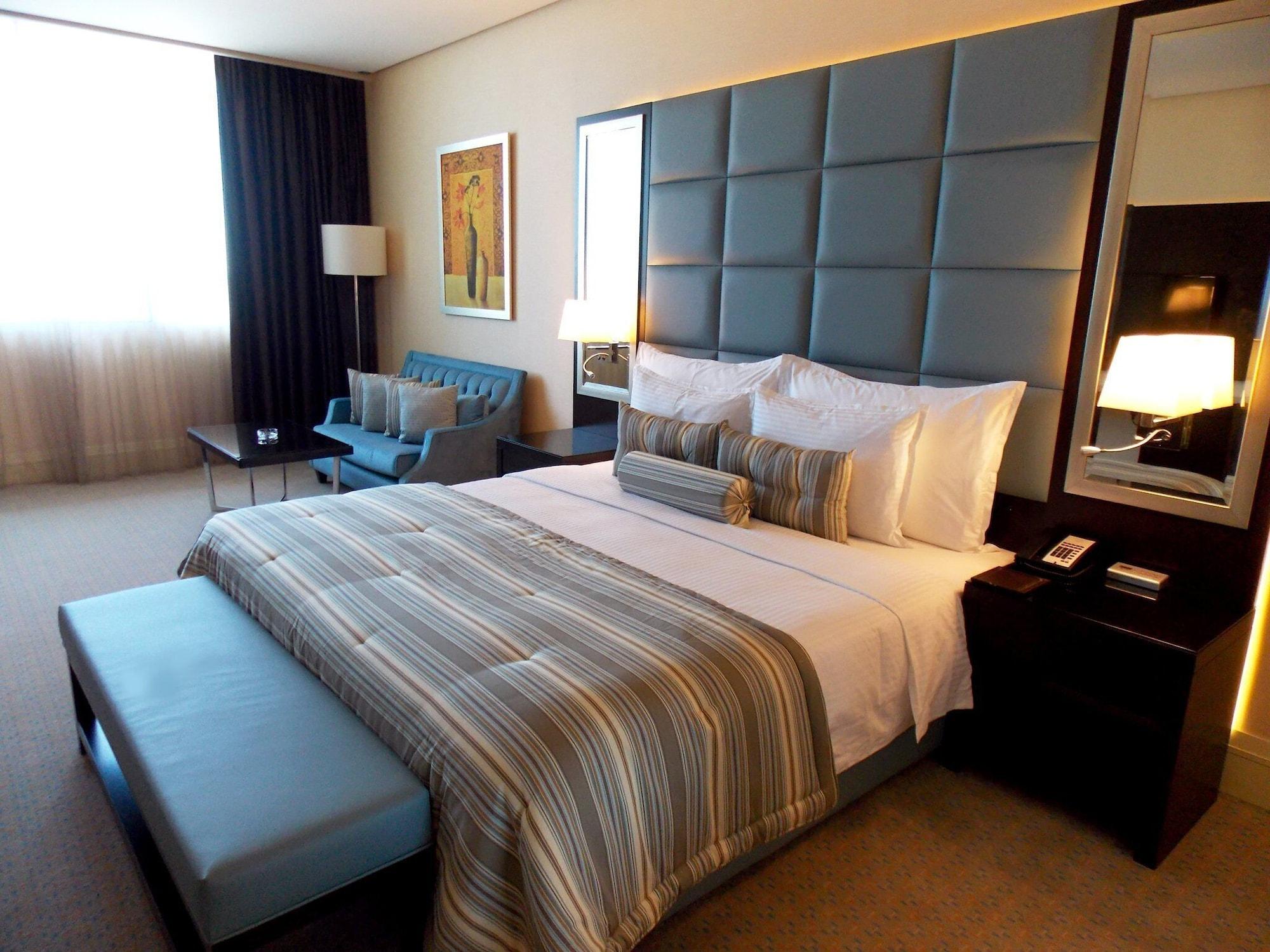 มิลเลเนียม โฮเต็ล แอนด์ คอนเวนชั่น เซ็นเตอร์ คูเวต Hotel Kuwait City ภายนอก รูปภาพ A bedroom at the hotel