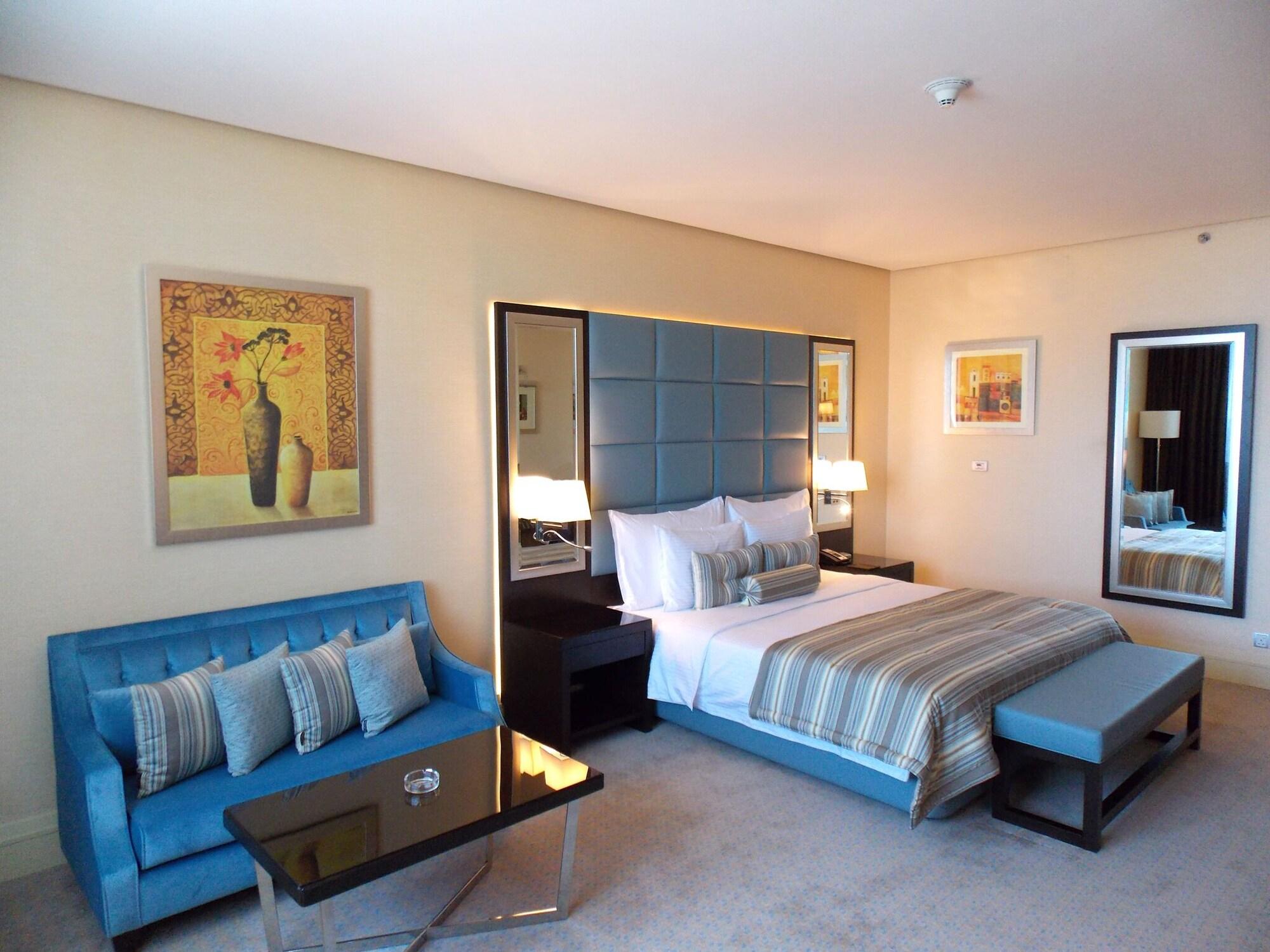มิลเลเนียม โฮเต็ล แอนด์ คอนเวนชั่น เซ็นเตอร์ คูเวต Hotel Kuwait City ภายนอก รูปภาพ A bedroom at the hotel