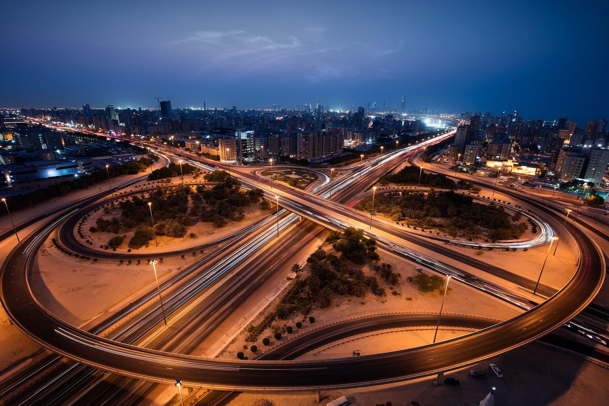 มิลเลเนียม โฮเต็ล แอนด์ คอนเวนชั่น เซ็นเตอร์ คูเวต Hotel Kuwait City ภายนอก รูปภาพ The highway at the 6th of October Bridge