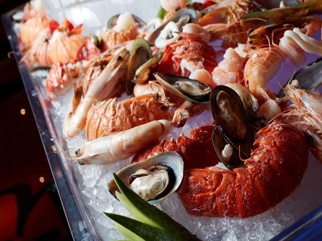 มิลเลเนียม โฮเต็ล แอนด์ คอนเวนชั่น เซ็นเตอร์ คูเวต Hotel Kuwait City ภายนอก รูปภาพ Seafood on ice