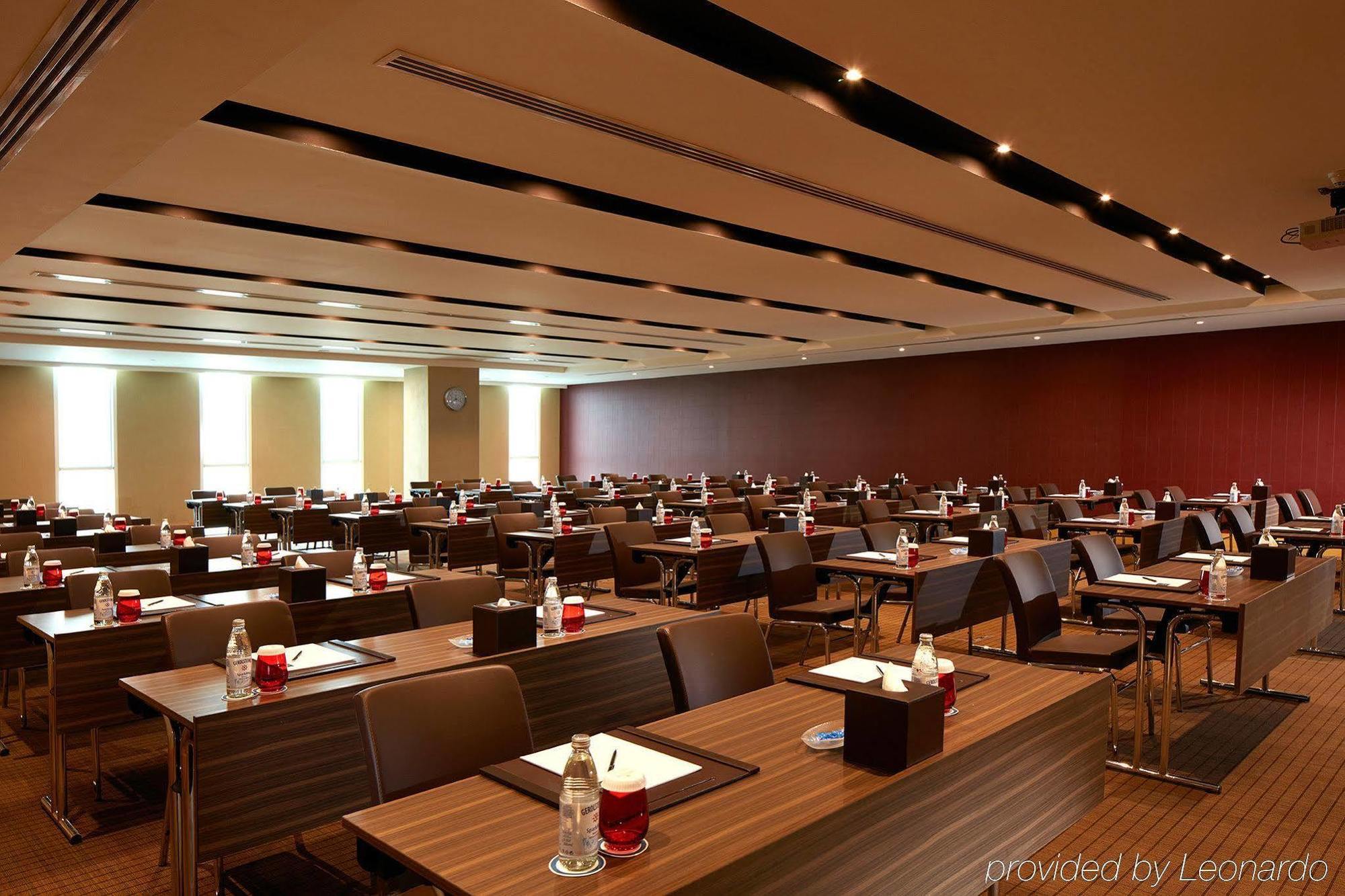 มิลเลเนียม โฮเต็ล แอนด์ คอนเวนชั่น เซ็นเตอร์ คูเวต Hotel Kuwait City ภายนอก รูปภาพ The 2008 conference room