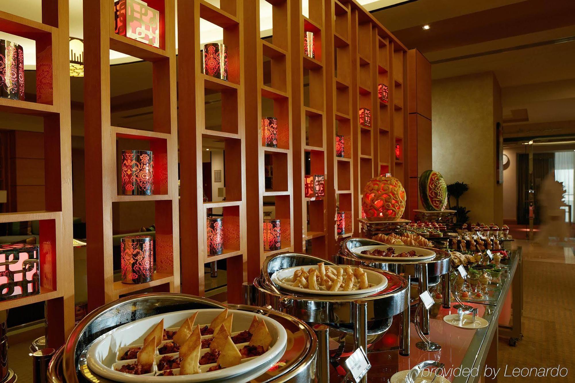มิลเลเนียม โฮเต็ล แอนด์ คอนเวนชั่น เซ็นเตอร์ คูเวต Hotel Kuwait City ภายนอก รูปภาพ A buffet at a hotel